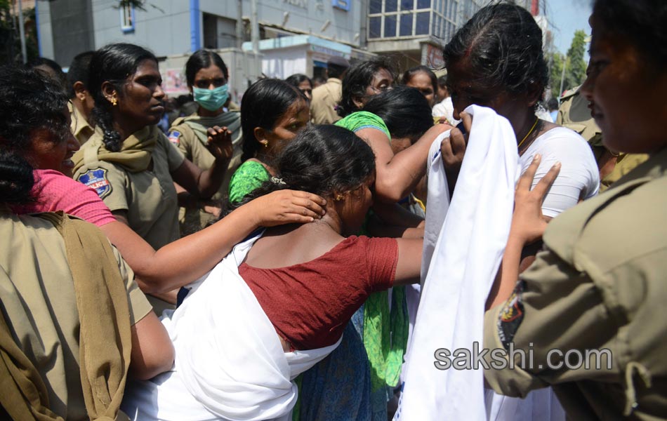 asha workers arrest in rtc cross roads13