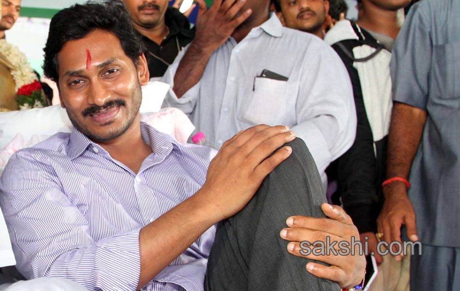 ys jagan mohan reddy indefinite hunger - Sakshi17