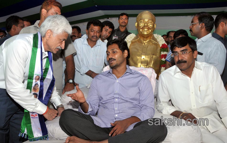 ys jagan mohan reddy indefinite hunger - Sakshi19