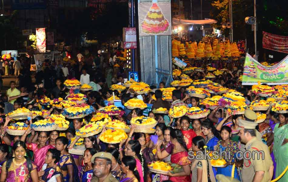 bathukamma rally from lb stadium to tankbund5