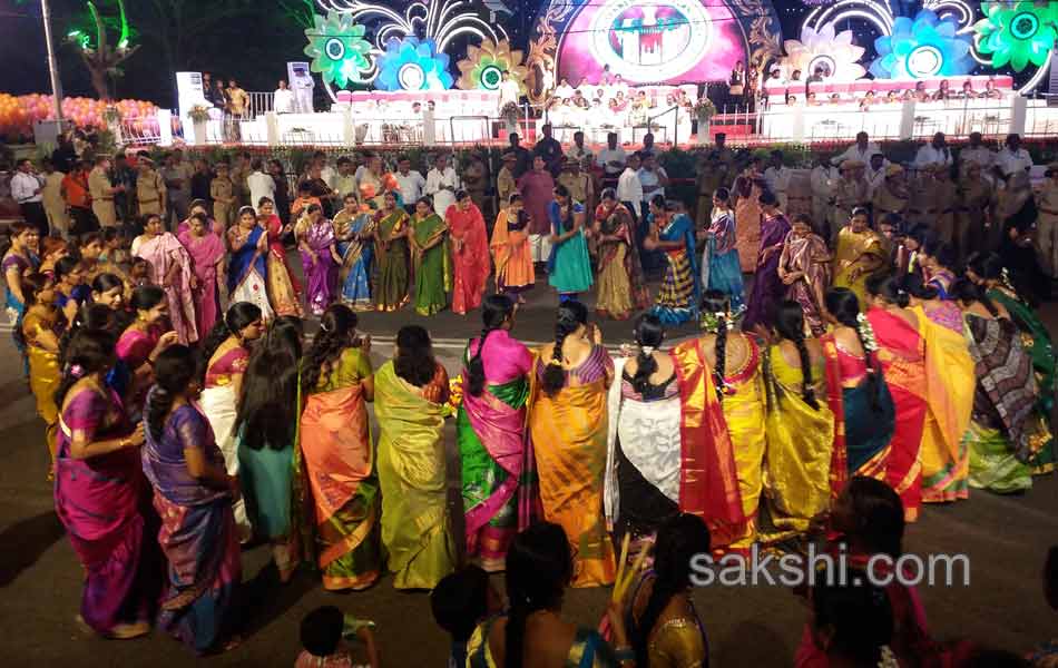 bathukamma rally from lb stadium to tankbund3