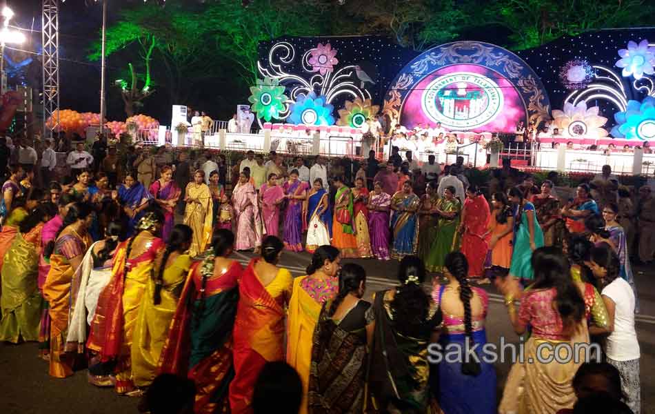 bathukamma rally from lb stadium to tankbund9