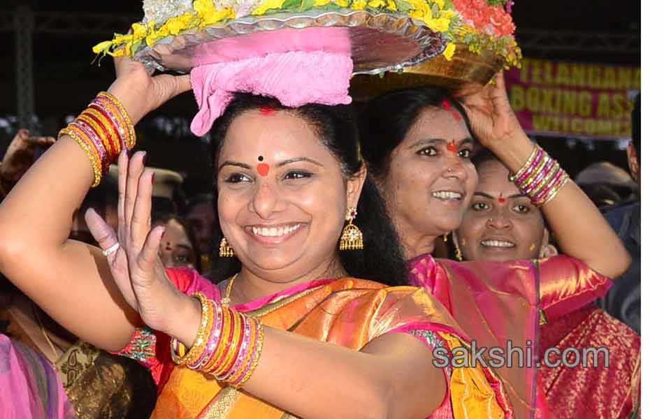 bathukamma rally from lb stadium to tankbund12