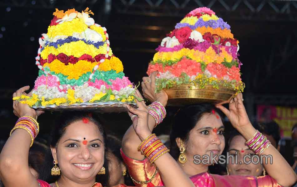 bathukamma rally from lb stadium to tankbund21