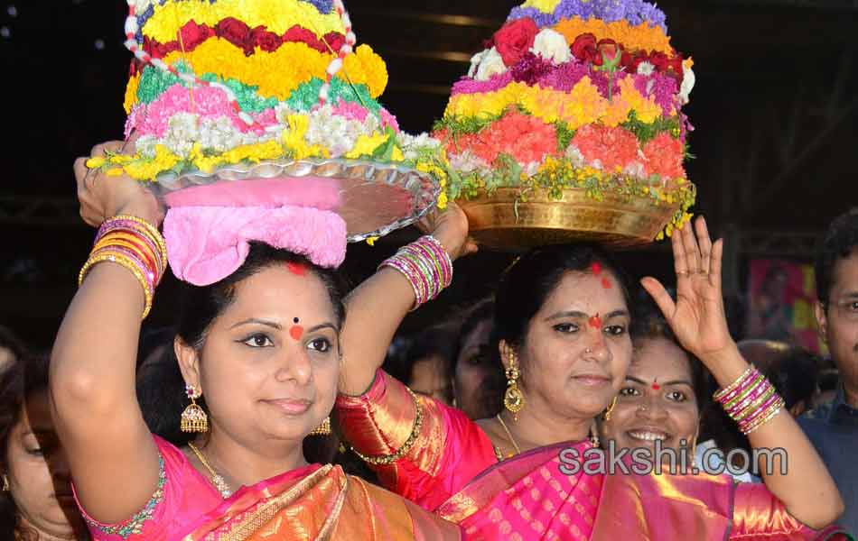 bathukamma rally from lb stadium to tankbund25