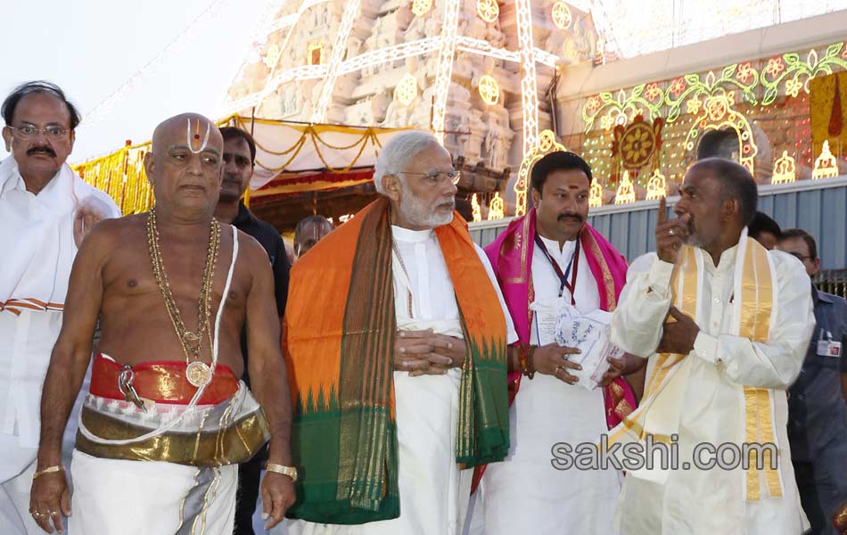 narendra modi balaji darshan - Sakshi2