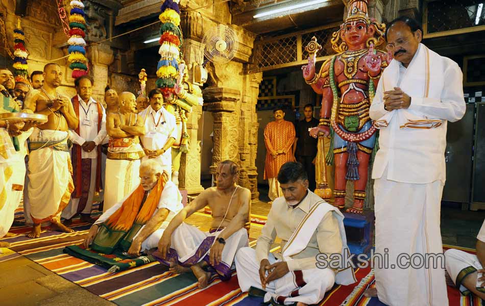 narendra modi balaji darshan - Sakshi7