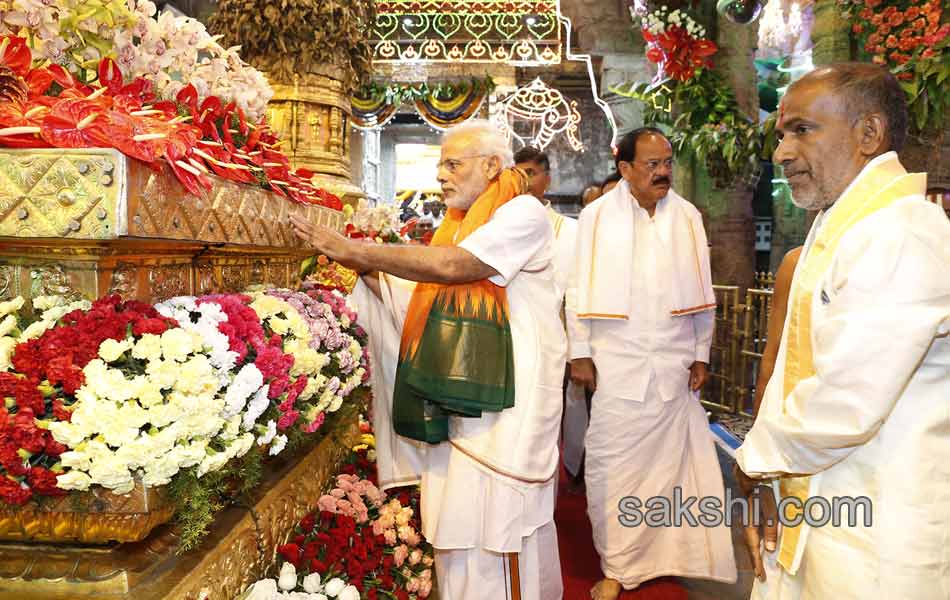 narendra modi balaji darshan - Sakshi12