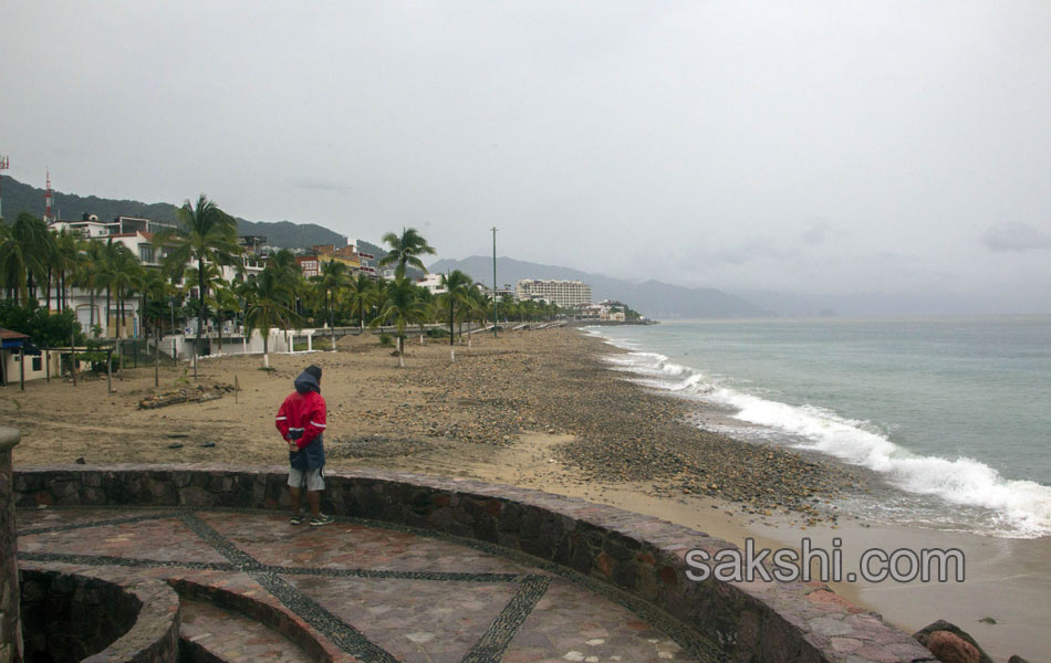 Monster Hurricane Patricia roared toward Mexico7