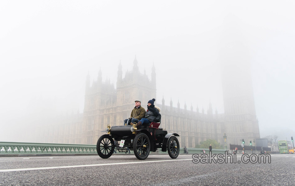 Vintage cars are driven through Westminster2