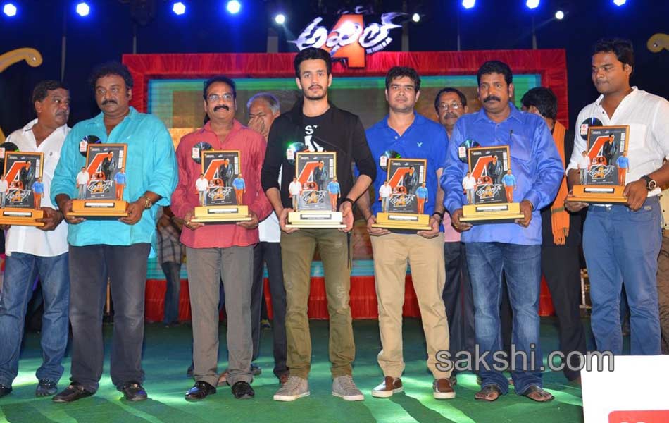 Akhil celebrates platinum disc4