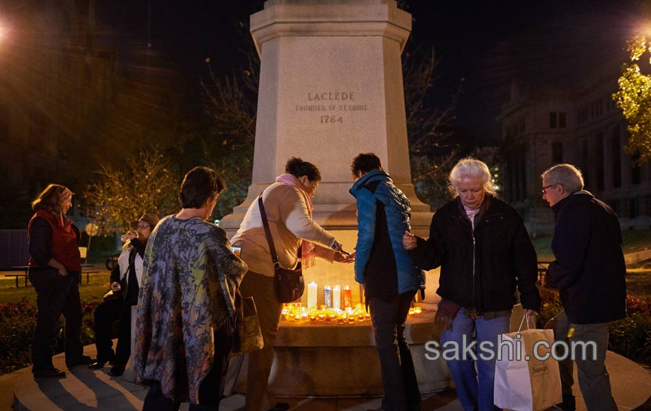 paris terror attacks people paying tribute11