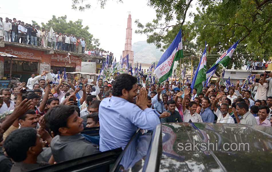 good response to ys jagan mohan reddy election campaign in warangal - Sakshi15