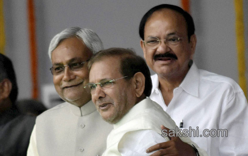 Nitish again takes oath as Bihar CM7