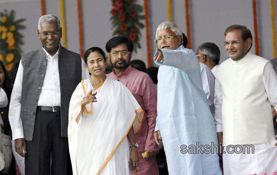 Nitish again takes oath as Bihar CM9