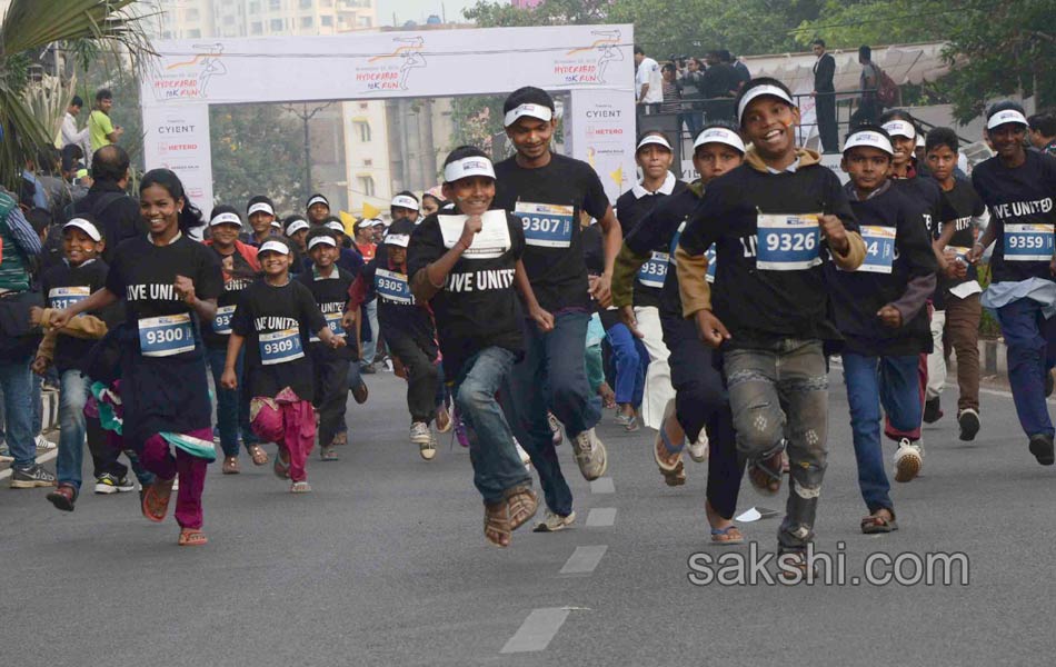 10k run in hyd necklace road - Sakshi19