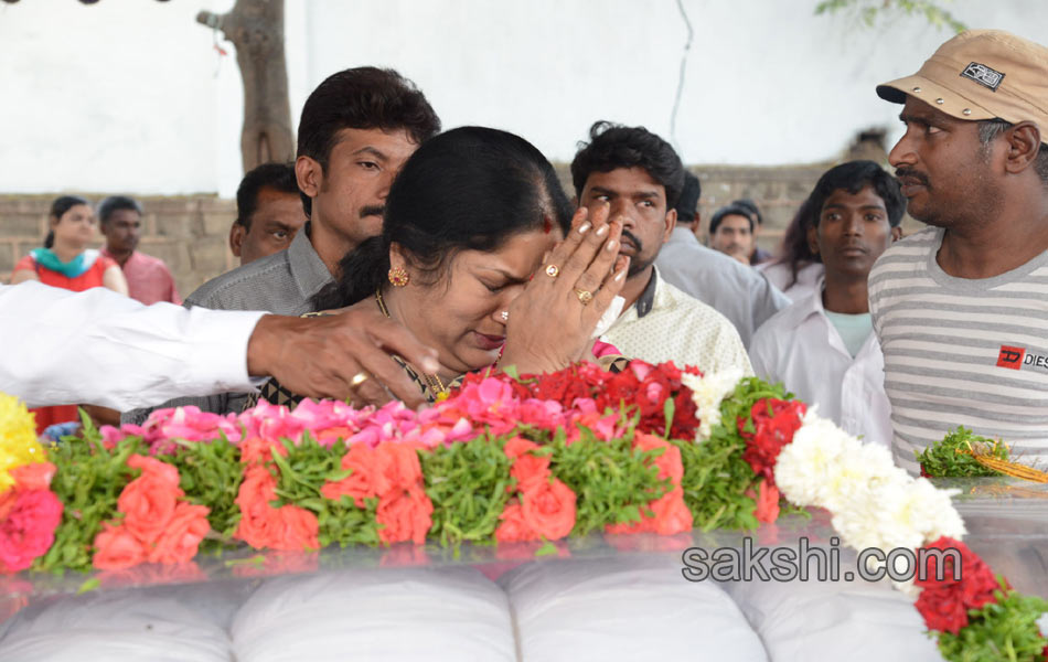 celebrity condolences to senior actor ranganat10