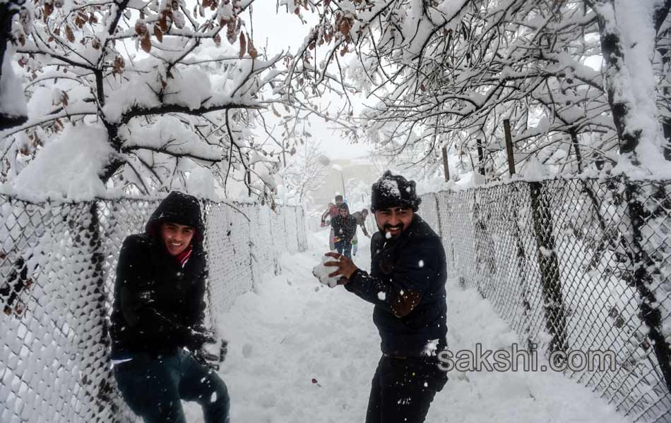 snow fall in istanbul - Sakshi7