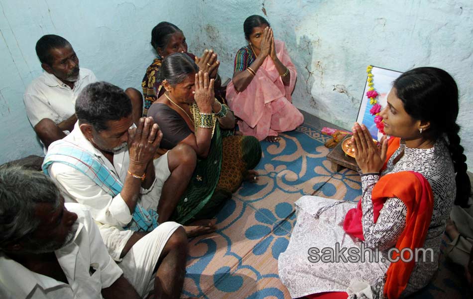 sharmila visited seven families in medak5