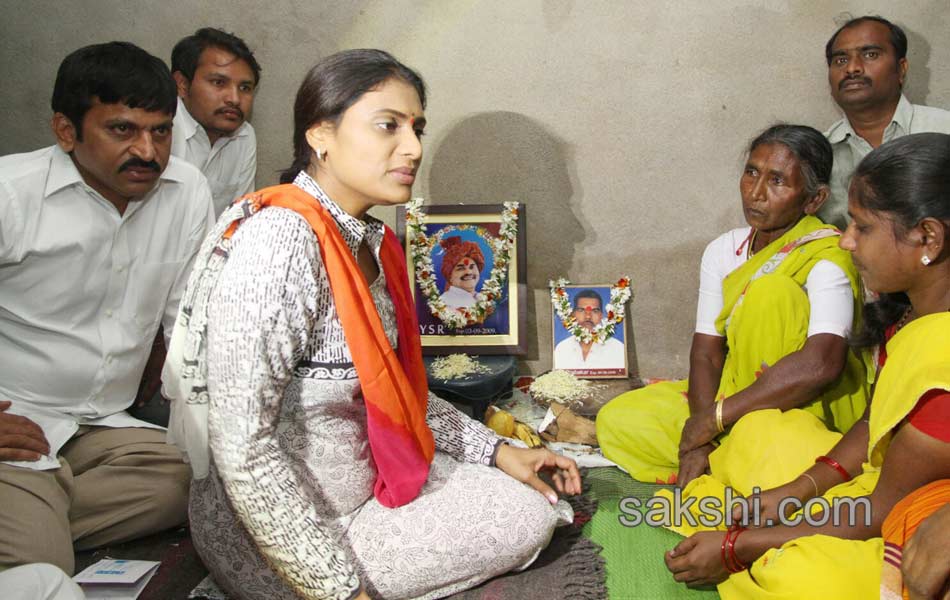 sharmila visited seven families in medak8