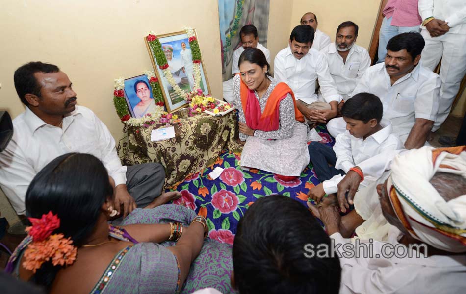 sharmila visited seven families in medak10