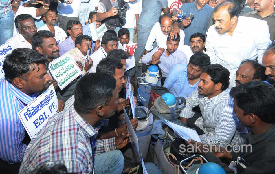 Raithu Bharosa Yatra in Anantapur - Sakshi15