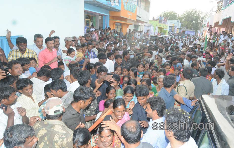 raithu bharosa yatra completed by ys jagan at anantapur - Sakshi5