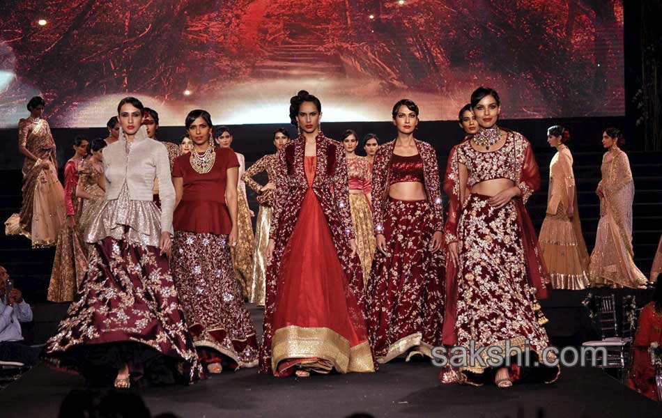 Vikram Phadnis celebrates 25 years of designing5