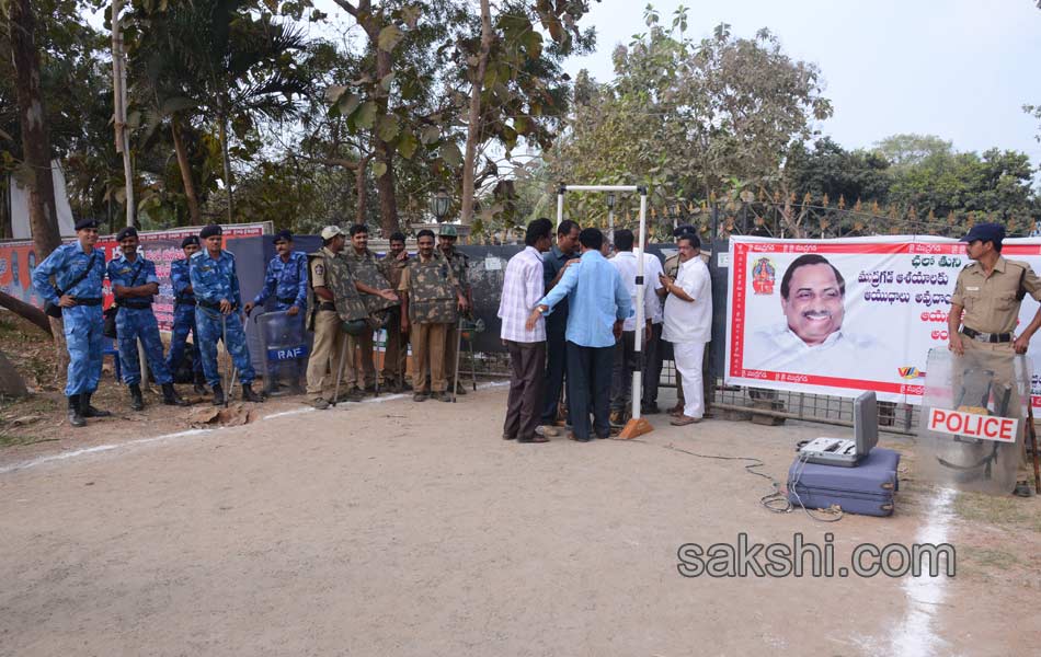 indefinite hunger strike in  mudragada padmanabham - Sakshi9