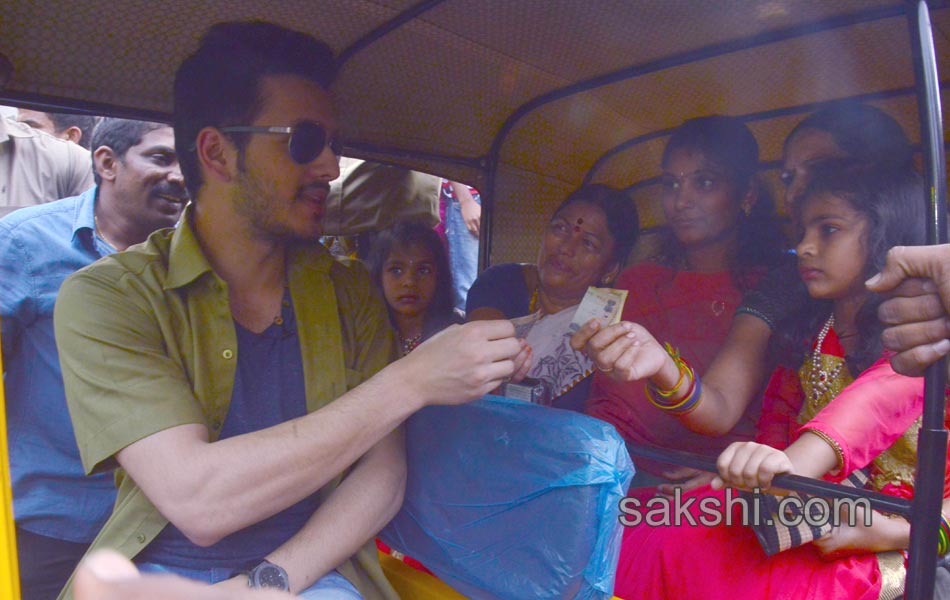 Akhil Akkineni at Khammam to Drive an Auto - Sakshi8