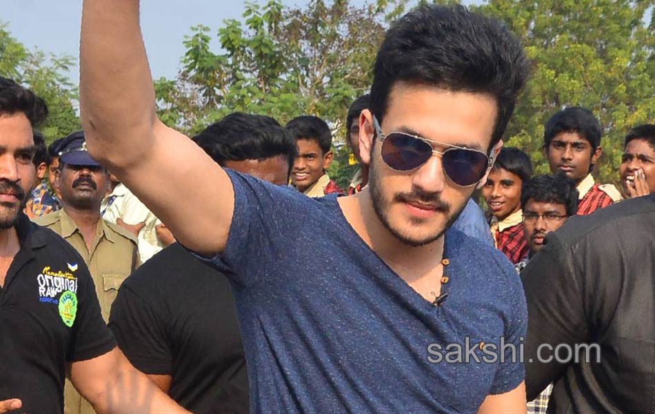 Akhil Akkineni at Khammam to Drive an Auto - Sakshi12