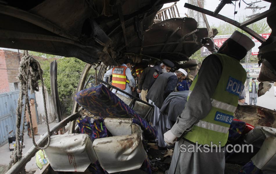 bomb blast in Peshawar7