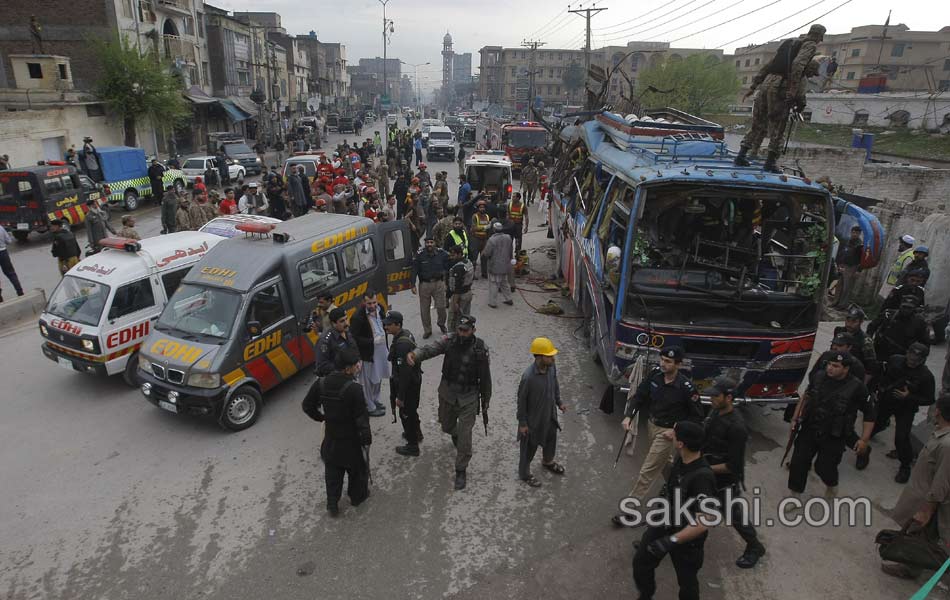 bomb blast in Peshawar14