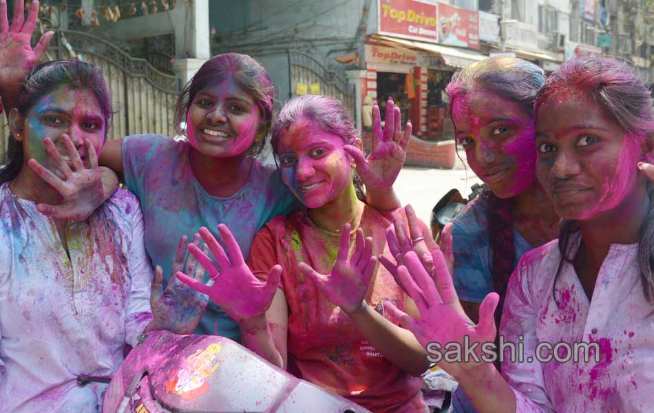 Places you must visit to witness the best Holi celebrations2