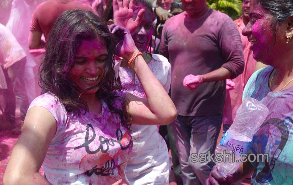 Places you must visit to witness the best Holi celebrations14