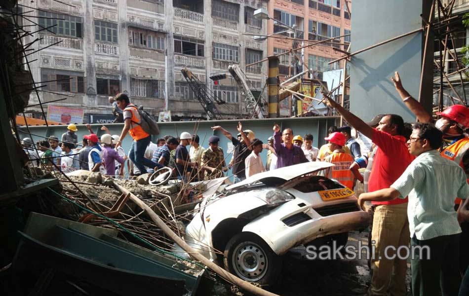 flyover collapsed in kolcutta4