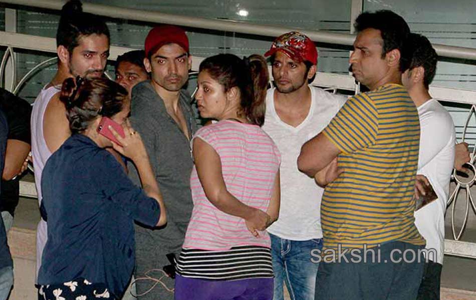 Television actors family bid adieu to Pratyusha2