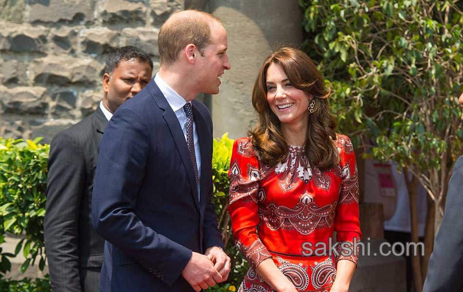 In Mumbai Kate Middleton Plays Cricket With Sachin11