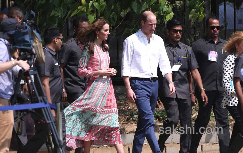 In Mumbai Kate Middleton Plays Cricket With Sachin15