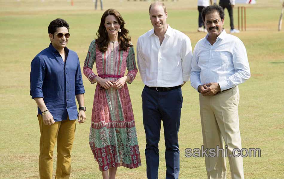 In Mumbai Kate Middleton Plays Cricket With Sachin17