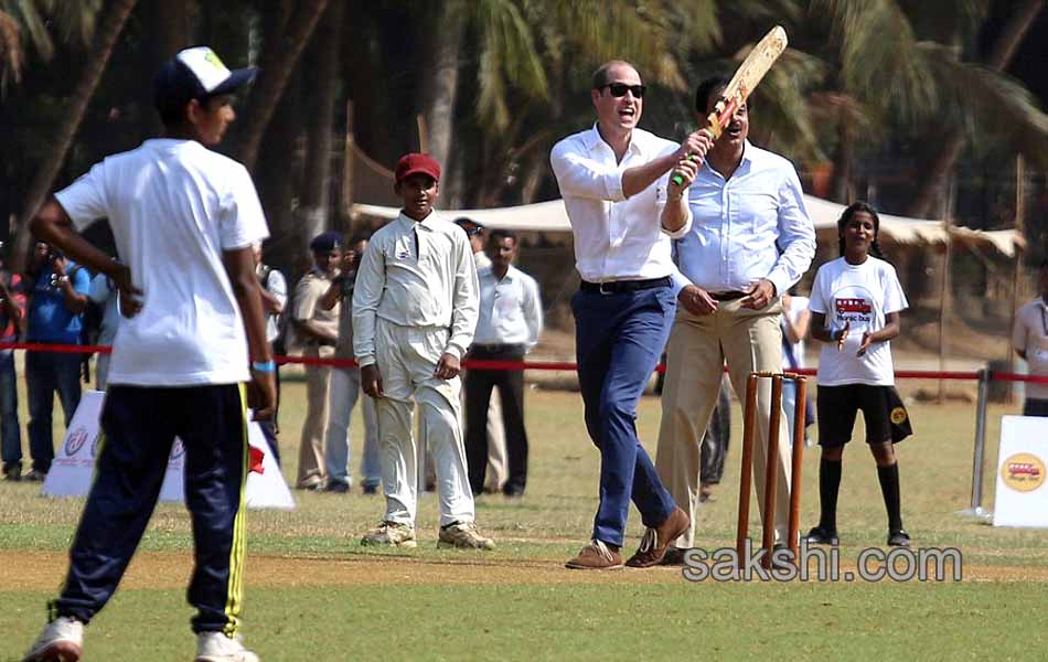 In Mumbai Kate Middleton Plays Cricket With Sachin4