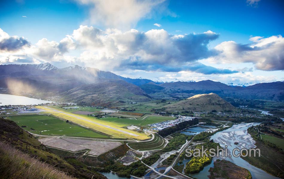 Worlds 10 most stunning airport approaches3