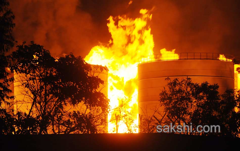 Fire breaks out at Visakhapatnam bio diesel plant fire4