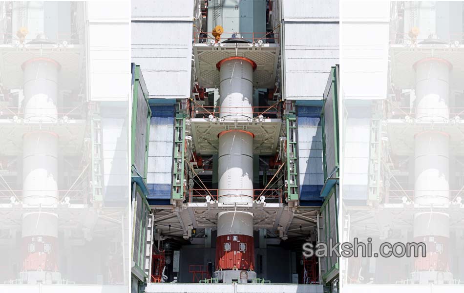 isro sucessfully launches pslv7