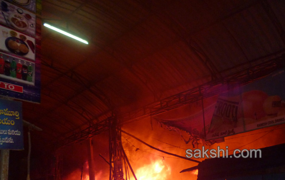 srikalahasti temple premises fire accident15