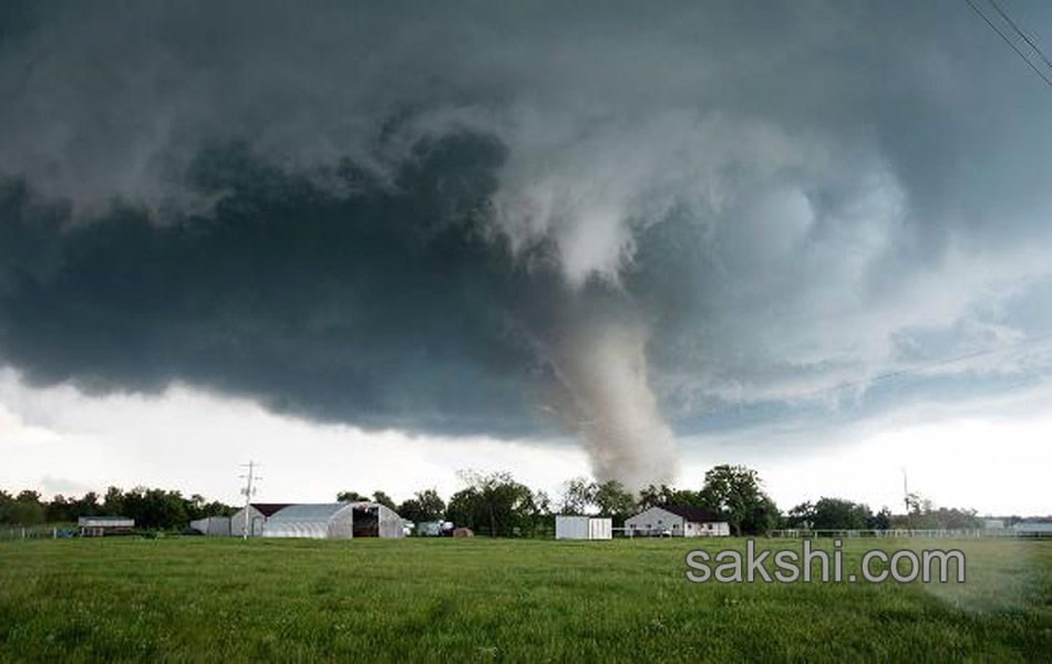 Tornadoes Kill 2 Destroy Homes in Rural Oklahoma12