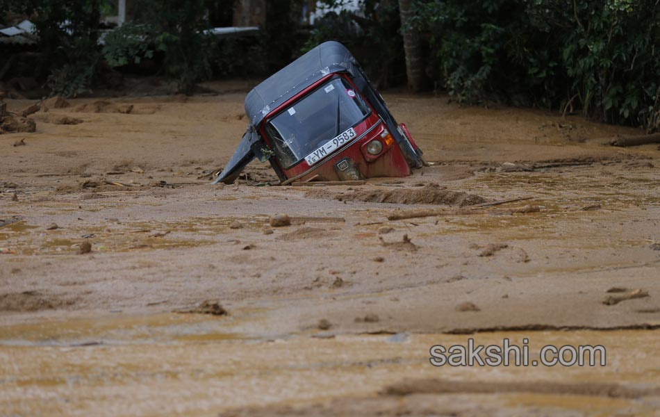 floods create havoc in srilanka - Sakshi5