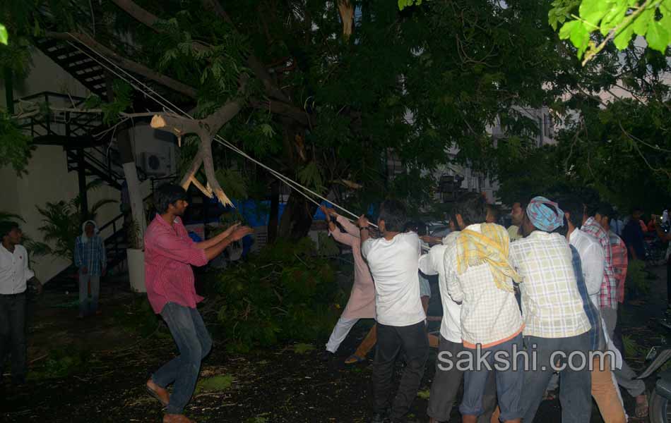 Heavy rains disrupt Hyderabad - Sakshi28