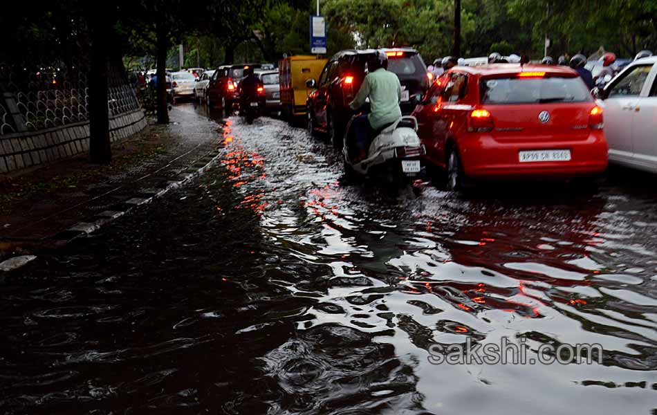 Heavy rains disrupt Hyderabad - Sakshi36