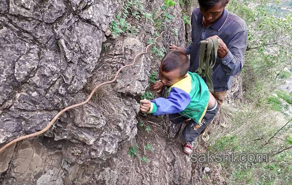 these chinese children have to climb cliff to go to school - Sakshi3